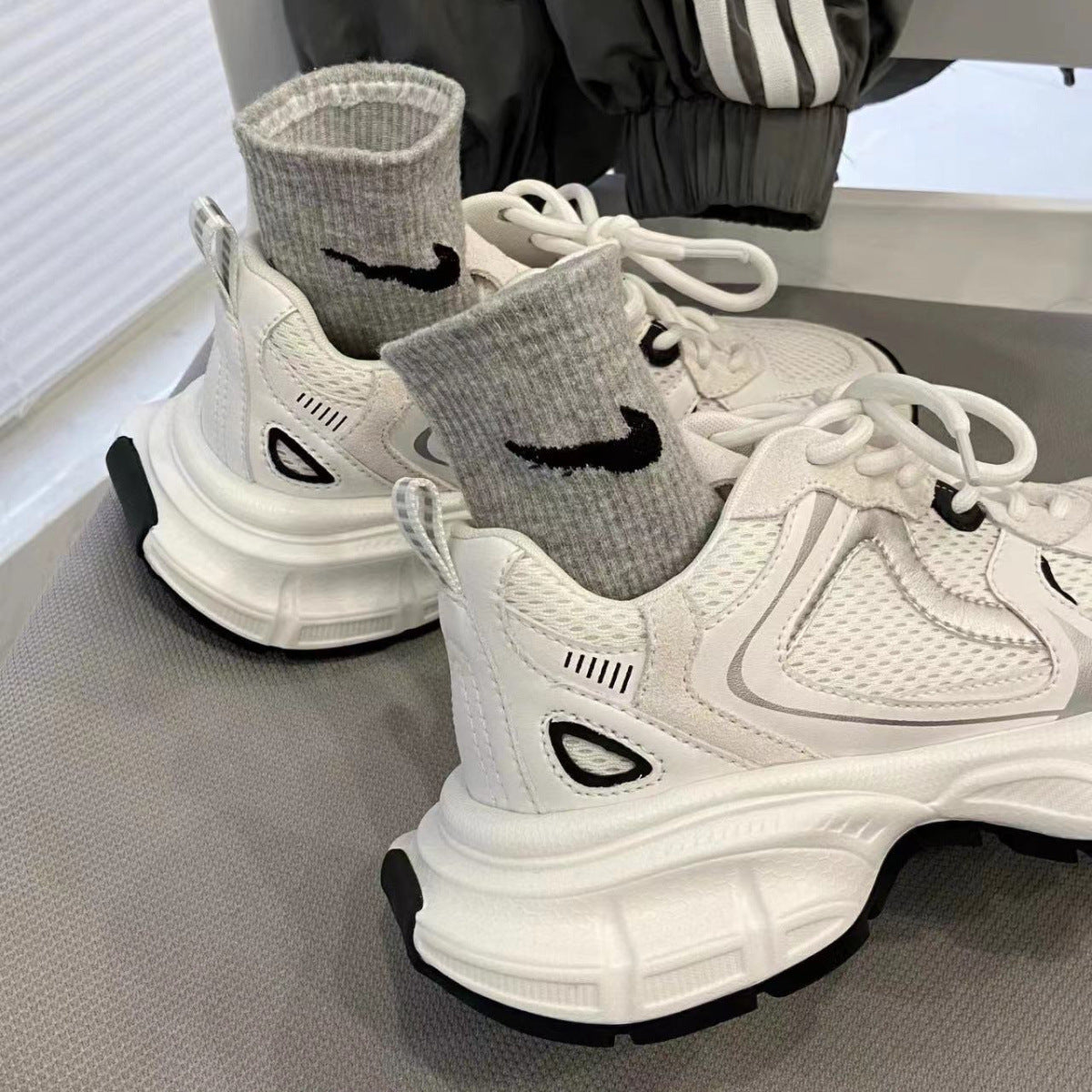 Women's Sneakers – White Casual Running Shoes for Everyday Style